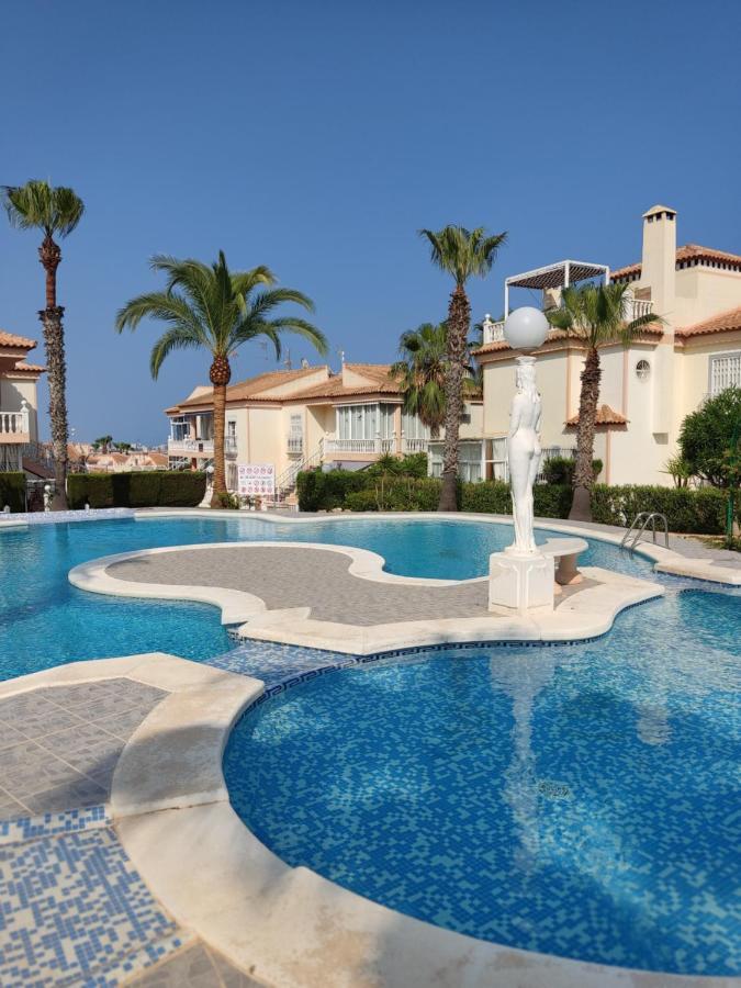 Confortable Apartamento Con Vistas Al Mar Торевьиа Экстерьер фото